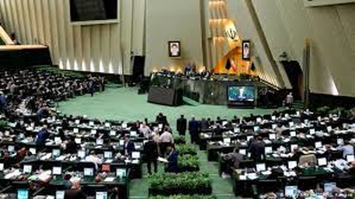 مجلس طرح ساماندهی حقوق کارکنان دولت را بررسی می‌کند
