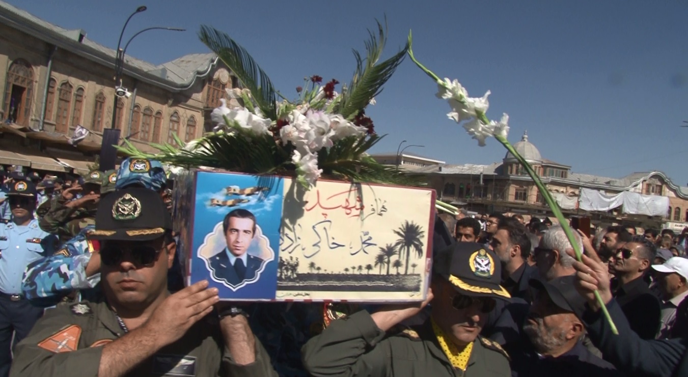 پس از ۴۴ سال؛ پیکر شهید خاکی زاده در همدان آرام گرفت